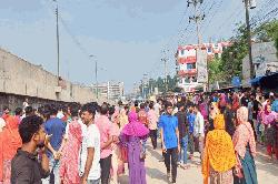 গাজীপুরে কারখানা শ্রমিকদের বিক্ষোভ, মহাসড়কে যানজট